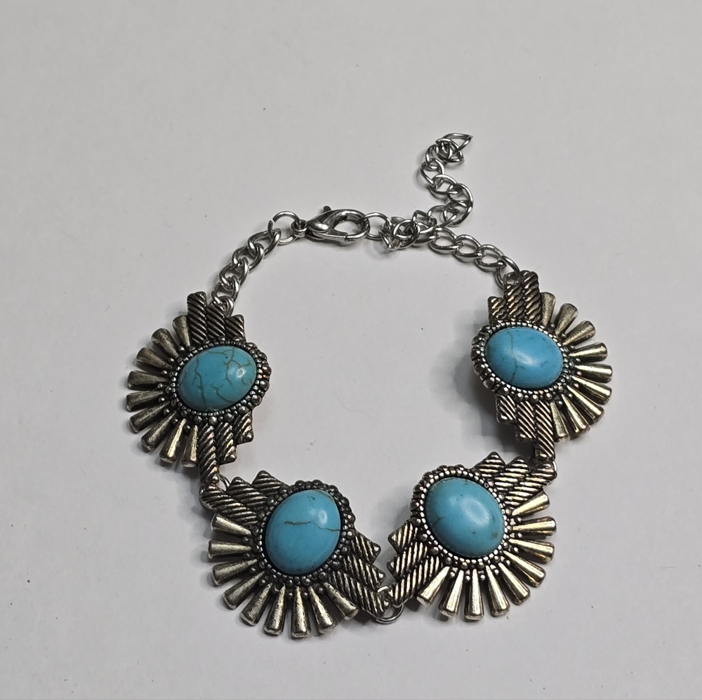 Treska Southwestern Faux Turquoise and Silver Sunburst‎ Bracelet